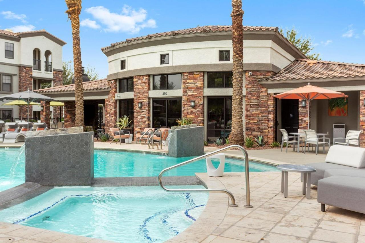 Cozysuites Glendale By The Stadium With Pool 01 Exterior foto