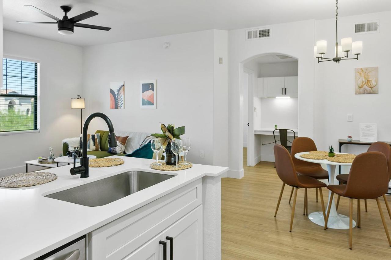 Cozysuites Glendale By The Stadium With Pool 01 Exterior foto